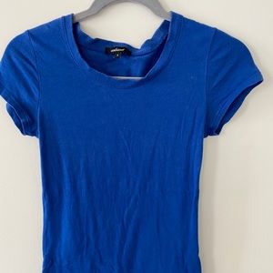 Tight fitting plain blue t-shirt.
